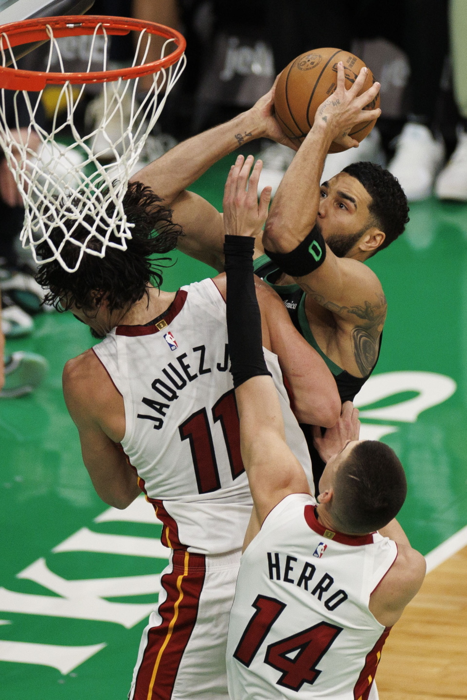 关于波士顿凯尔特人迎NBA季后赛关键赛;赛前刷新队史纪录;管理层满意;控场能力受关注的信息 关于波士顿凯尔特人迎NBA季后赛关键赛;赛前刷新队史纪录;管理层满意;控场能力受关注的信息