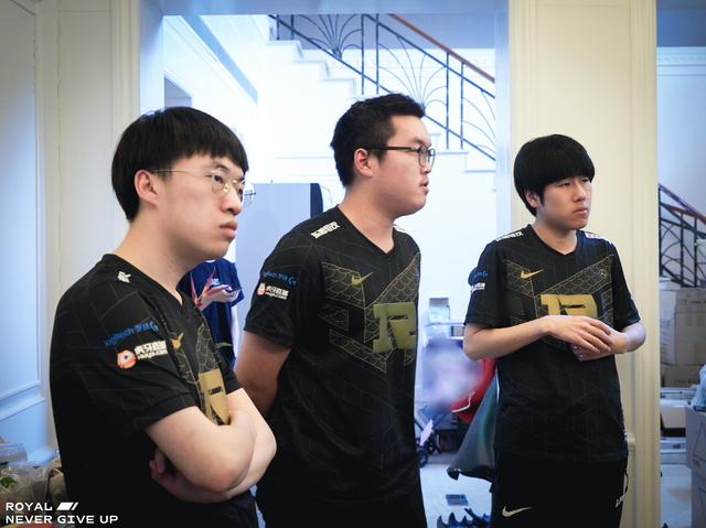 九游体育APP-包含重磅！Scout与90激战RNG分钟集结日费耶诺德备战社区盾，密尔沃基雄鹿围绕意大利杯止住颓势的词条