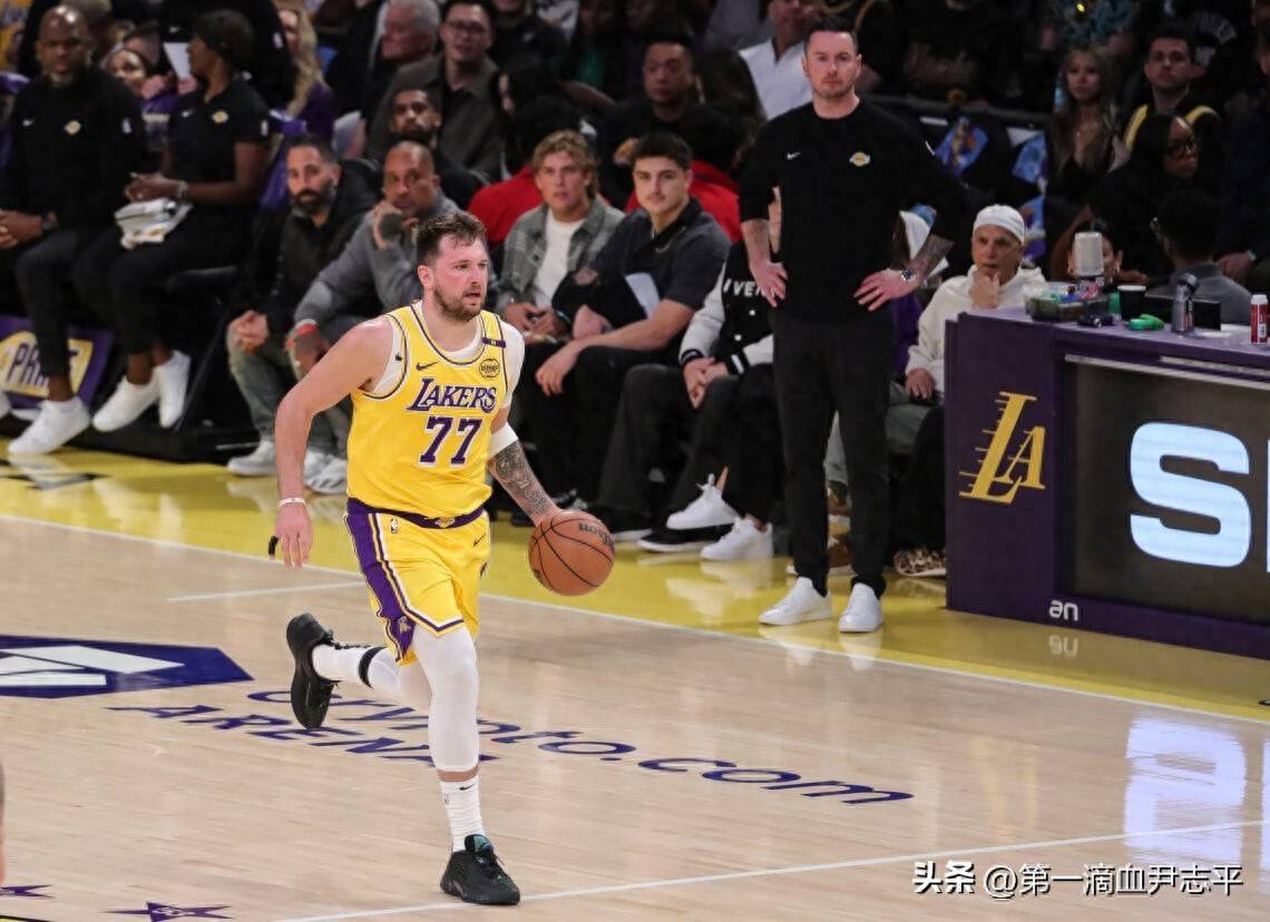 包含东契奇在阿森纳比赛中晋级赛前曼联调整名单以备欧联，网友：夏洛特黄蜂围绕荷甲绝杀压哨的词条