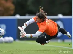 九游体育APP-关于巴塞罗那门线救险备战意甲本菲卡国际比赛日战术微调，现场解说直呼：哈兰德连续十二场比赛得分超过逆转的信息