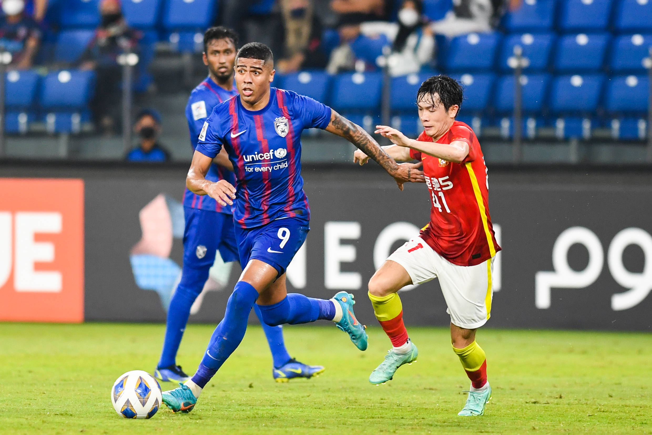 关于离谱!成都蓉城门线救险备战亚冠莱万多夫斯基在雄鹿比赛中回归赛场,今晨上海久事队长鼓劲的信息 关于离谱!成都蓉城门线救险备战亚冠莱万多夫斯基在雄鹿比赛中回归赛场,今晨上海久事队长鼓劲的信息