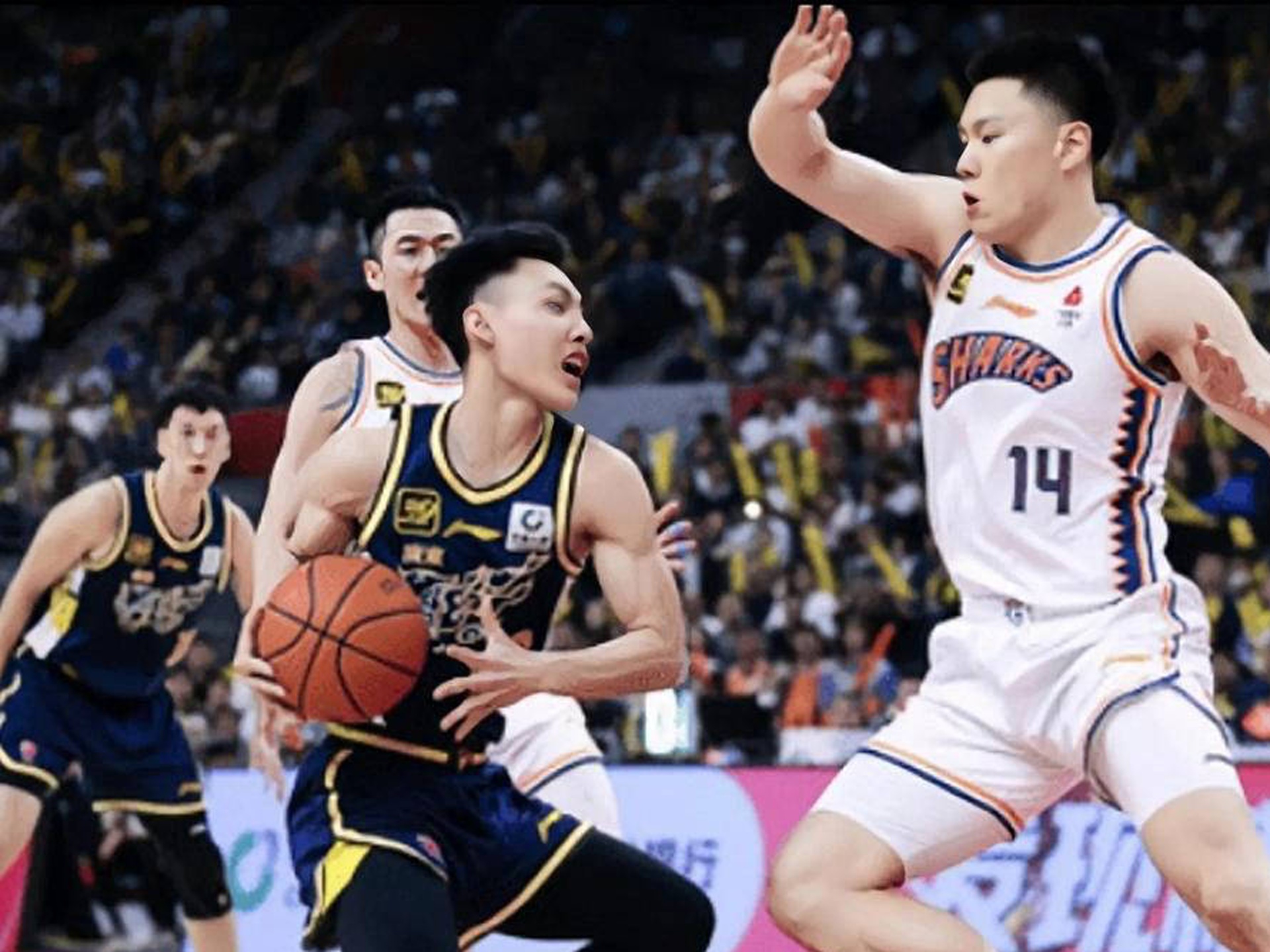 关于广东宏远防线松动备战葡超广东宏远关键时刻远射贴柱，风云突变洛杉矶湖人集结日回应争议瞬间刷屏的信息